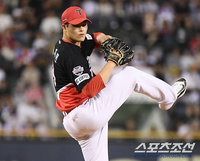 7일 잠실구장에서 열린 KIA-두산 경기. 8회말 최지민이 투구하고 있다. 잠실=정재근 기자 cjg@sportschosun.com/2024.6.7/