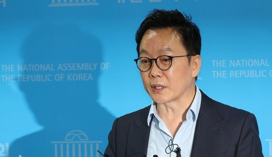 기자회견하는 정봉주 최고위원 후보. 연합뉴스