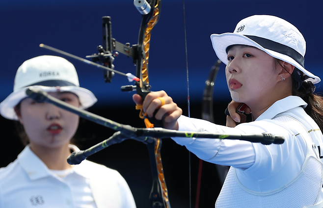 2024 파리올림픽 양궁 여자 단체전 8강전에서 임시현이 활시위를 당기고 있다. [사진 출처 = 연합뉴스]