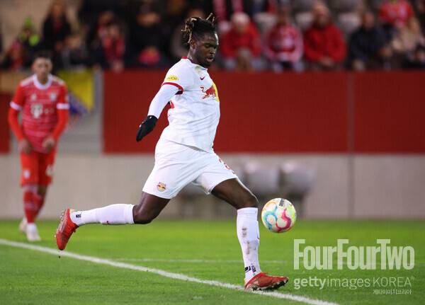 사진=게티이미지. 플레텐베르크 기자는 13일 "솔레 이적이 붕괴될 위기에 놓였다. 메디컬 테스트를 진행하던 도중, 무릎 문제가 발견됐다. 거래가 100% 중단된 것은 아니다. 호펜하임은 추가적인 옵션을 검토하고 있다. 솔레의 이적과 관련한 최종 결정은 수요일 아침에 이뤄질 것이다"라고 밝혔다.