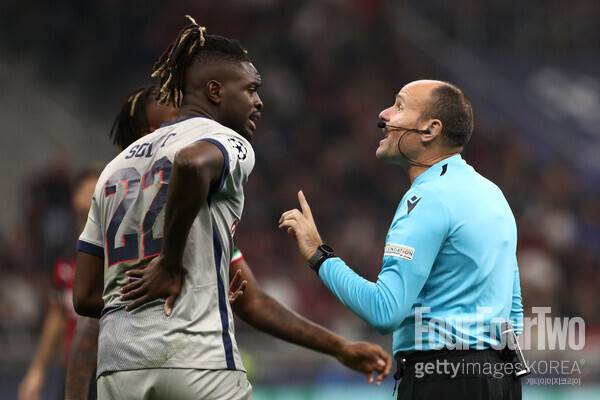 사진=게티이미지. 플레텐베르크 기자는 13일 "솔레 이적이 붕괴될 위기에 놓였다. 메디컬 테스트를 진행하던 도중, 무릎 문제가 발견됐다. 거래가 100% 중단된 것은 아니다. 호펜하임은 추가적인 옵션을 검토하고 있다. 솔레의 이적과 관련한 최종 결정은 수요일 아침에 이뤄질 것이다"라고 밝혔다.