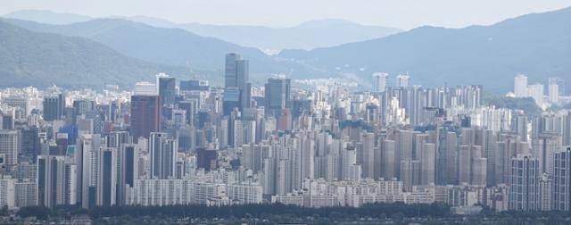 14일 오후 서울 남산에서 바라본 서울 아파트. 연합뉴스