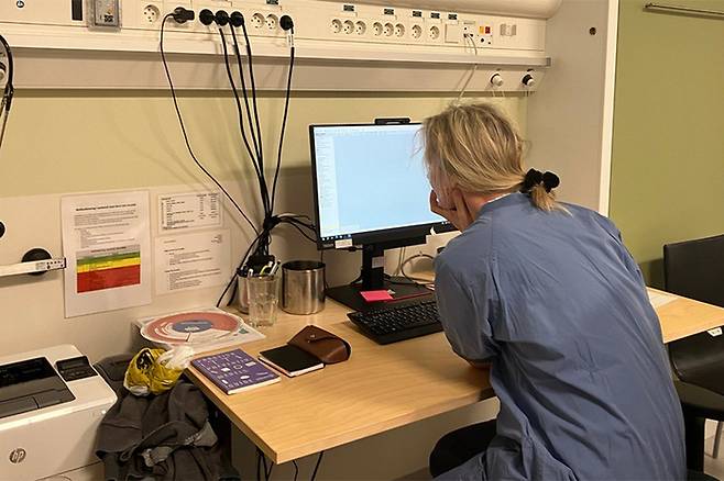 이번 연수의 멘토인 크리스티나. 월요일 오전 연구 회의, 오후 외래 진료를 보기 위해 일주일에 한 번 후딩예클리닉으로 출근한다. 윤정원 제공