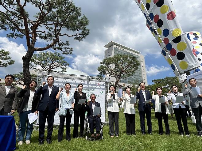 Liberal municipal councilors of Gwangju call for President Yoon Suk Yeol to retract his appointment of Kim Hyoung-suk, the new director of the Independence Hall of Korea, in front of the Gwangju City Hall on Wednesday. (Yonhap)