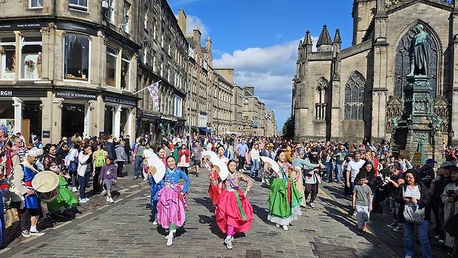 The melody of Jeongseon Arirang resonated at the Edinburgh Festival Fringe in the UK. [Courtesy of Jeongseon County]