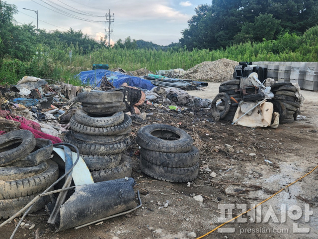 ▲ 영주시 국보급 보물인 가흥동 마애여래삼존석불 인근 직선거리 30m이내 지역에 수 십년 동안 생활폐기물 수백톤이 매몰돼 논란이 일고 있다. ⓒ프레시안(DB)