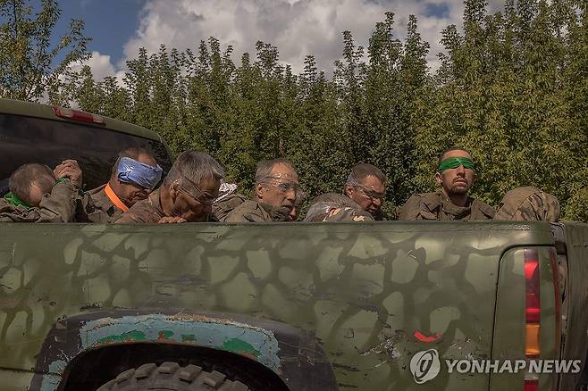 쿠르스크에서 포로로 잡힌 러시아군 [AFP 연합뉴스 자료사진. 재판매 및 DB 금지]