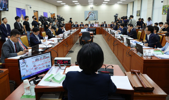 지난 14일 오후 국회에서 과학기술정보방송통신위원회의 '불법적 방송문화진흥회 이사 선임 등 방송장악 관련' 2차 청문회가 열리고 있다. [연합뉴스 제공]