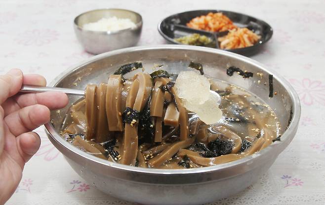 ‘묵마을’의 묵 음식. 박미향 기자