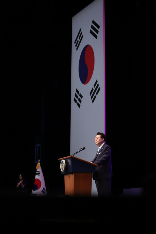 윤석열 대통령이 15일 서울 종로구 세종문화회관에서 열린 제79주년 광복절 경축식에서 경축사를 하고 있다. 뉴시스