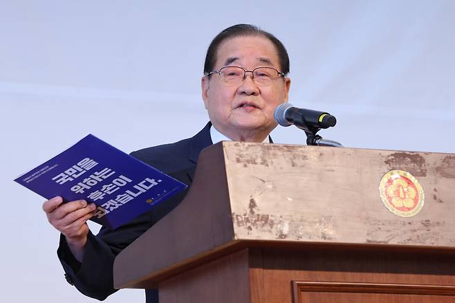 이종찬 광복회장은 15일 서울 백범김구기념관에서 정부 공식 경축식과 별도로 진행된 제79주년 광복절 기념식에서 “피로 쓰인 역사를 혀로 논하는 역사로 덮을 수는 없다”고 밝혔다. [연합]