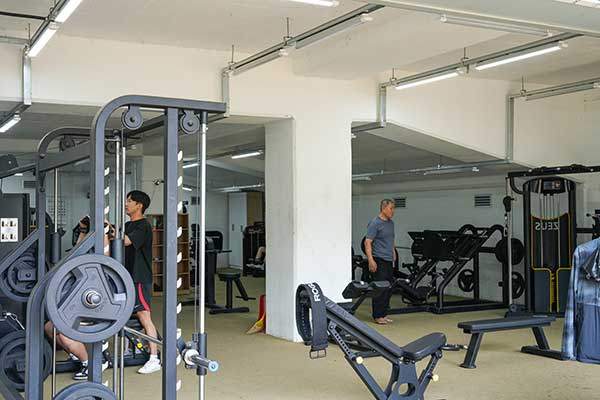 운동공간이 넓고, 우레탄 바닥으로 되어 있어&nbsp;쾌적하다.