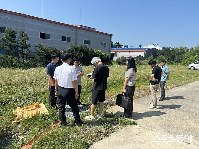 제천시 산업단지 주변 하천 합동점검 모습. 사진제공｜제천시청