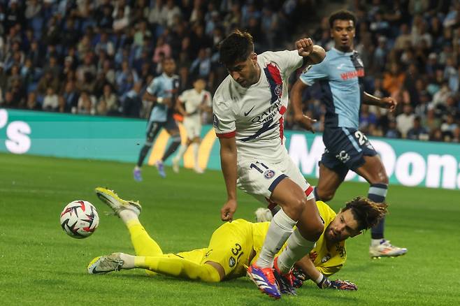 이강인이 파리 생제르맹(PSG)의 리그앙 개막전부터 득점포를 터트리며 맹활약했다. 다만 루이스 엔리케 감독은 이강인의 첫 골 이후 상황을 지적했다. PSG는 17일(한국시각) 프랑스 르아브르의 스타드 오세앙에서 열린 르아브르와의 2024~2025시즌 리그앙 개막전에서 4대1로 대승했다. EPA연합뉴스