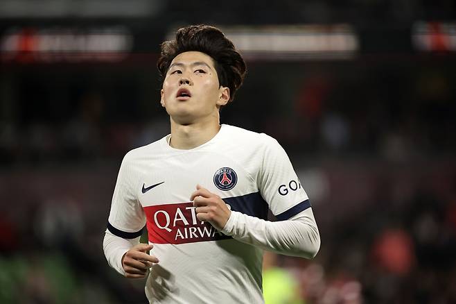 이강인이 파리 생제르맹(PSG)의 리그앙 개막전부터 득점포를 터트리며 맹활약했다. 다만 루이스 엔리케 감독은 이강인의 첫 골 이후 상황을 지적했다. PSG는 17일(한국시각) 프랑스 르아브르의 스타드 오세앙에서 열린 르아브르와의 2024~2025시즌 리그앙 개막전에서 4대1로 대승했다. EPA연합뉴스