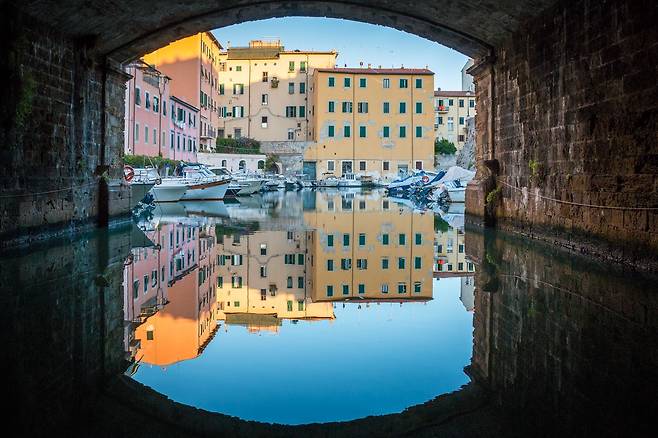운하가 촘촘하게 꿰고 있는 베네치아 누오바 지역./리보르노 관광사무소
