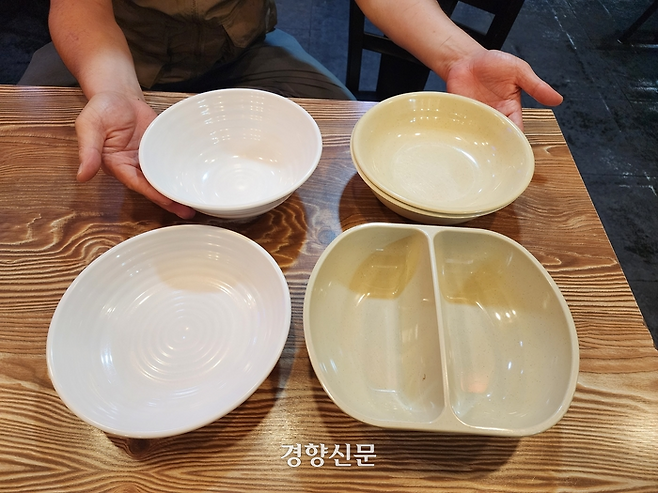서울 종로구 중식당 ‘영화루’를 운영하는 소석택씨(43)가 지난 6일 가게에서 짬짜면 그릇 을 보여주고 있다. 강은 기자