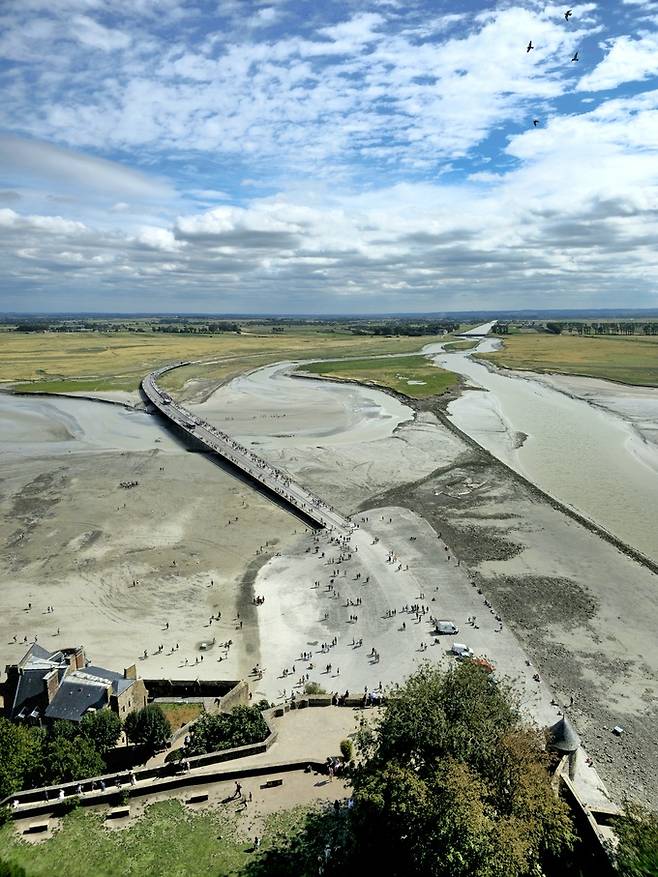 파세렐 다리와 갯벌 풍경.