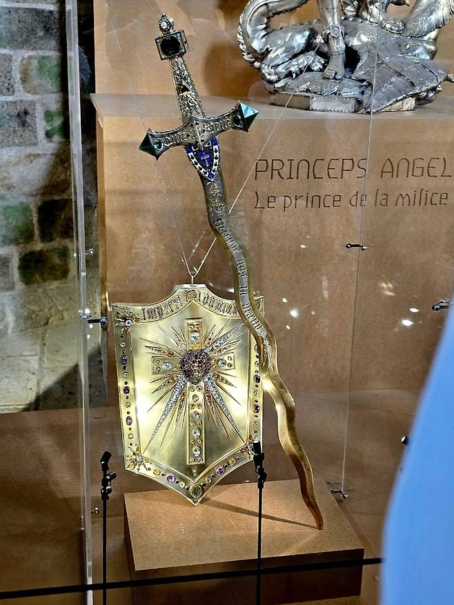 방패와 검 작품.