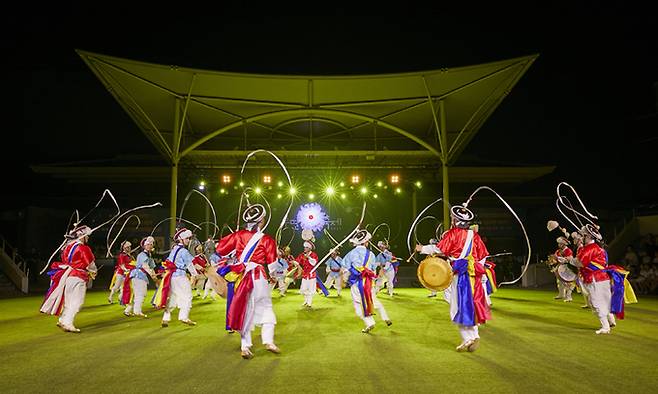 국립국악원 민속악단의 ‘우면산 별밤축제’ 공연 장면. 국립국악원 제공 