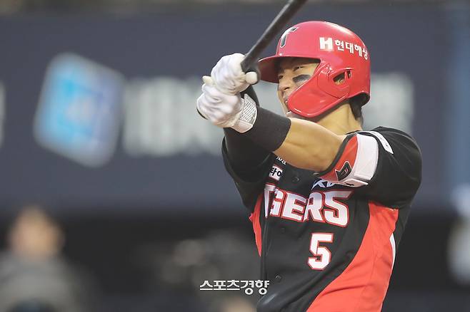 KIA 김도영이 17일 잠실 LG전에서 타격하고 있다. KIA 타이거즈 제공