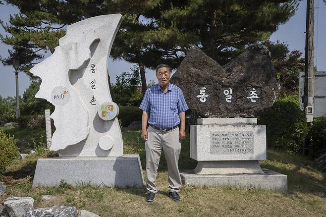 이완배 통일촌 이장 (파주=연합뉴스) 임병식 기자 = 지난 1일 경기 파주시 군내면 백연리에서 이완배 통일촌 이장. 2024.8.1