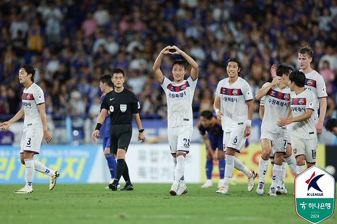 수원FC의 손준호가 득점 후 기뻐하고 있다. (한국프로축구연맹 제공)