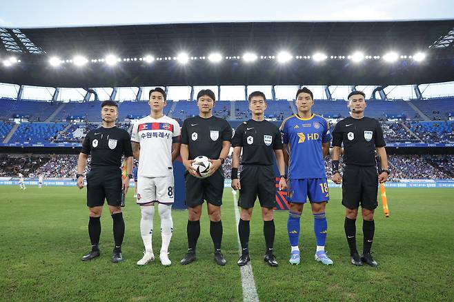 울산문수축구경기장/ K리그1/ 울산HDFC vs 수원FC/ 수원 이용, 울산 주민규/ 기념 사진/ 사진 김정수