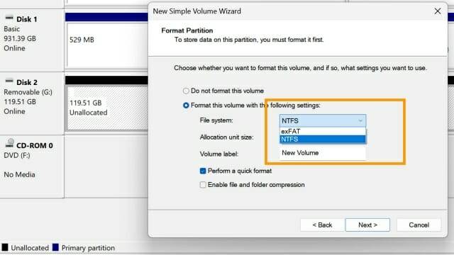 128GB USB 메모리를 윈도11 '디스크 관리'로 포맷하면 NTFS와 exFAT만 선택 가능하다.