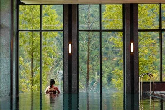 최상의 휴식 경험을 위한 설계와 배려가 곳곳에서 돋보인다. 사진은 파크로쉬 실내 스파 전경. 사진 파크로쉬