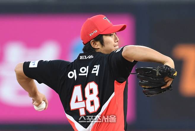 KIA 타이거즈 이의리가 4일 수원 KT위즈파크에서 열린 2024 KBO리그 KT 위즈와 경기에 선발 등판해 힘차게 공을 던지고 있다. 2024. 4. 4. 수원 | 박진업 기자 upandup@sportsseoul.com