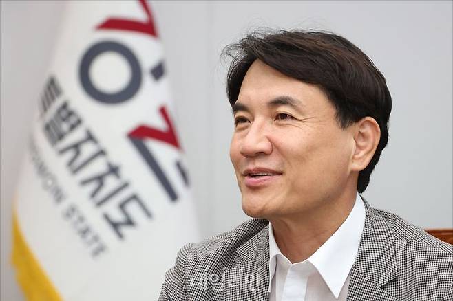 김진태 강원특별자치도지사가 지난 14일 춘천 강원도청에서 데일리안과 인터뷰를 갖고 있다. ⓒ데일리안 홍금표 기자