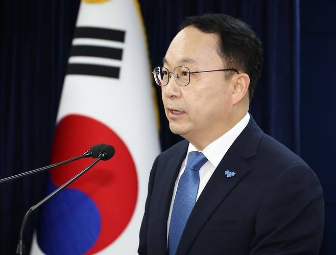 통일부 구병삼 대변인이 19일 서울 종로구 정부서울청사에서 정례브리핑을 하고 있다. ⓒ연합뉴스