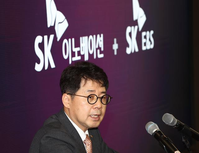 18일 오전 서울시 종로구 SK서린빌딩에서 열린 SK이노베이션-SK E&S 합병 기자간담회에서 박상규 SK이노베이션 사장이 발표를 하고 있다. 연합뉴스