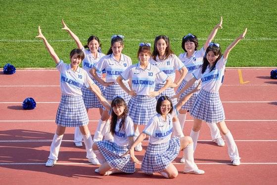 영화 ‘빅토리’는 1999년 거제도의 고등학생들이 춤을 추기 위해 결성한 치어리딩 동아리 ‘밀레니엄 걸즈’가 춤과 음악으로 뜨거운 응원전을 펼치는 이야기다. [사진 마인드마크]