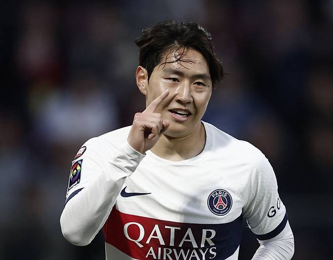 프랑스 리그1 시즌 개막전에서 골을 넣은 PSG 이강인이 현지 매체 선정 1라운드 베스트 11에 이름을 올렸다. /사진= 로이터