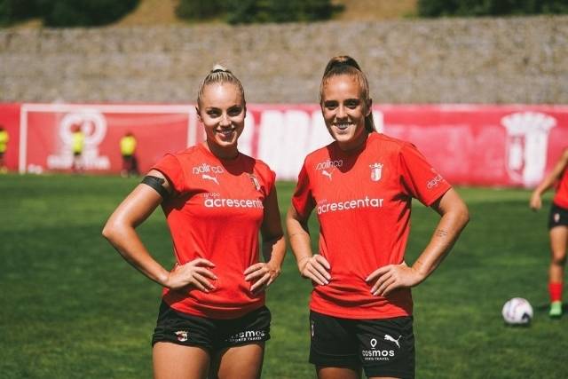 '세계에서 가장 아름다운 축구 선수'로 불리는 크로아티아출신의 아나 마리아 마르코비치가 스위스 팀을 떠나 포르투갈 브라가 팀으로 이적했다. 구단과 그녀는 소셜미디어를 통해서 마르코비치의 브라가 이적을 전했다./브라가 공식 소셜미디어