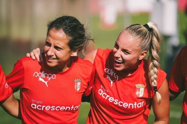 '세계에서 가장 아름다운 축구 선수'로 불리는 크로아티아출신의 아나 마리아 마르코비치가 스위스 팀을 떠나 포르투갈 브라가 팀으로 이적했다. 구단과 그녀는 소셜미디어를 통해서 마르코비치의 브라가 이적을 전했다./브라가 공식 소셜미디어