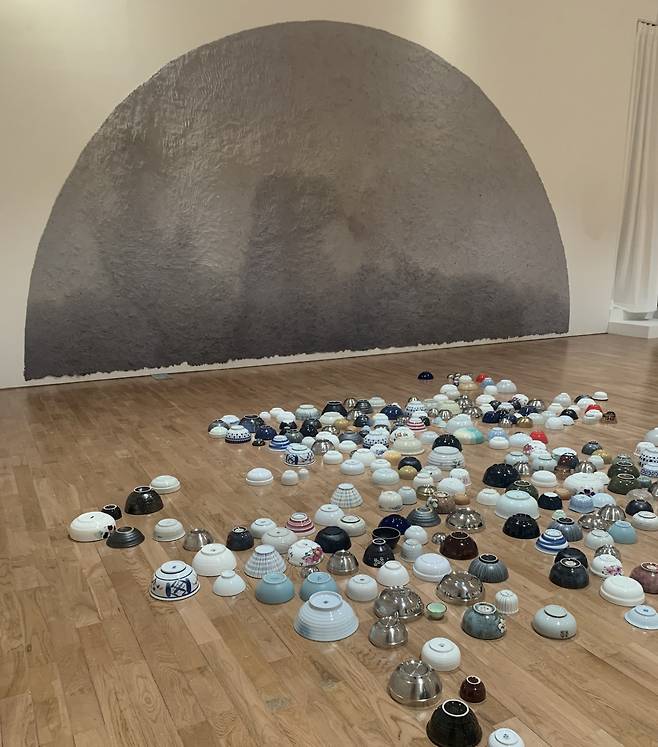 부산비엔날레에 출품된 라즈야쉬리 구디의 작품 ‘지나친 겸손으로는 진정한 선을 이룰 수 없다’. 이정아 기자