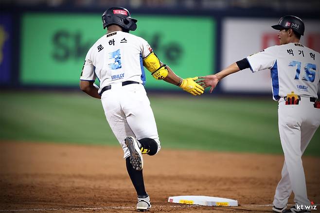 KT 외야수 로하스는 18일 수원 KT위즈파크에서 열린 '2024 신한 SOL Bank KBO 리그' 두산과 주말 3연전 마지막 경기에서 2번 지명타자로 선발 출전했다. 2회말 적시타와 5회말 홈런포로 2타점을 기록. KBO 역대 119번째 500타점 기록을 완성했다. KT 위즈