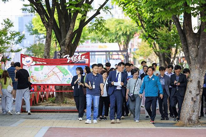 지난 5월 홍대 레드로드에서 열린 마포구 동장 월례회의 [마포구 제공. 재판매 및 DB 금지]