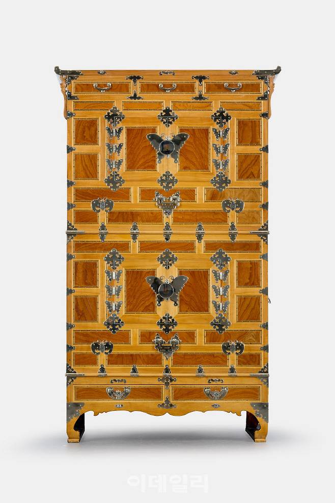 나비경첩 이층농(사진=국가유산청)