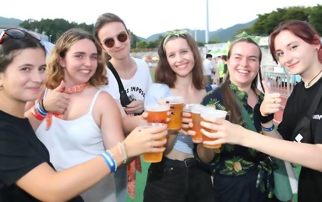 강진 하맥축제에 참가한 외국인들