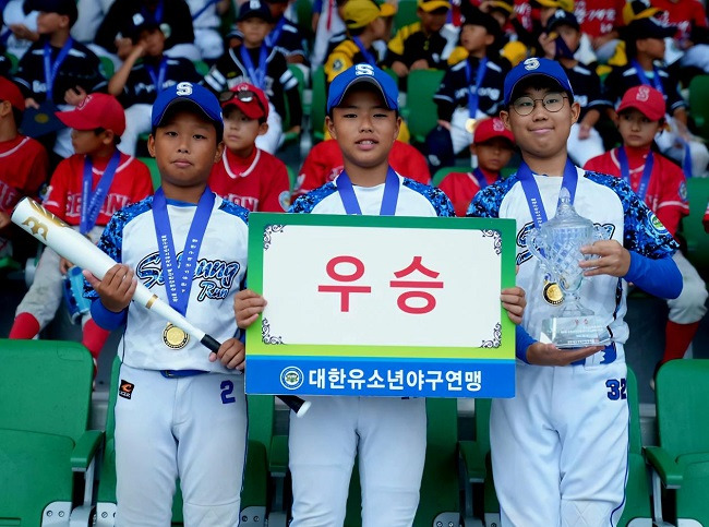 시흥시유소년야구단이 순창강천산배 전국유소년야구대회 U_13 리그에서 우승했다. ⓒ대한유소년야구연