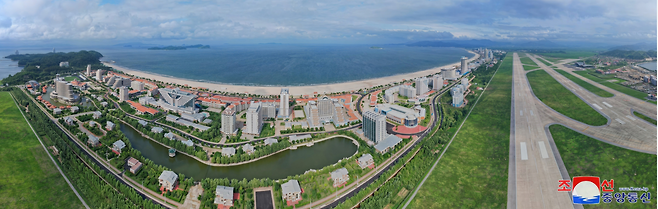북한 원산갈마해안관광지구와 원산국제공항 활주로