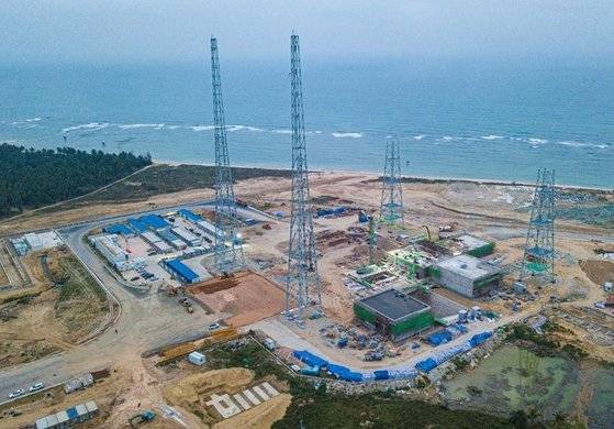 하이난(海南)성 원창(文昌)시에서 건설 중인 하이난 상업우주발사장 2호 발사대를 지난 3월 6일 드론에 담았다. 신화통신