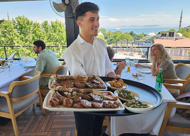 튀르키예 푸짐한 점심 한상