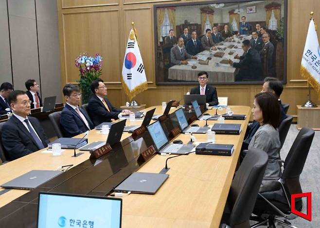 이창용 한국은행 총재가 22일 서울 중구 한국은행에서 열린 금융통화위원회를 주재하고 있다. 사진=사진공동취재단