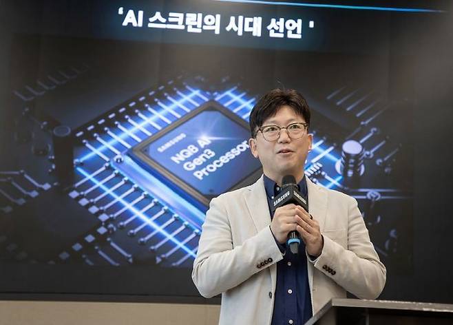 삼성전자 수원사업장 디지털연구소에서 삼성전자 영상디스플레이사업부 용석우 사장이 'AI 스크린'에 대해 설명하고 있다.ⓒ삼성전자