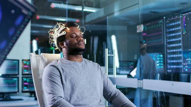 뇌전도 기술이 발전하면서 프라이버시 보호 방안의 필요성 또한 커지고 있다. gorodenkoff/게티이미지뱅크 제공.